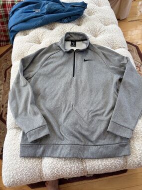 Nike Men’s Heather Gray Quarter-Zip Performance Pullover
